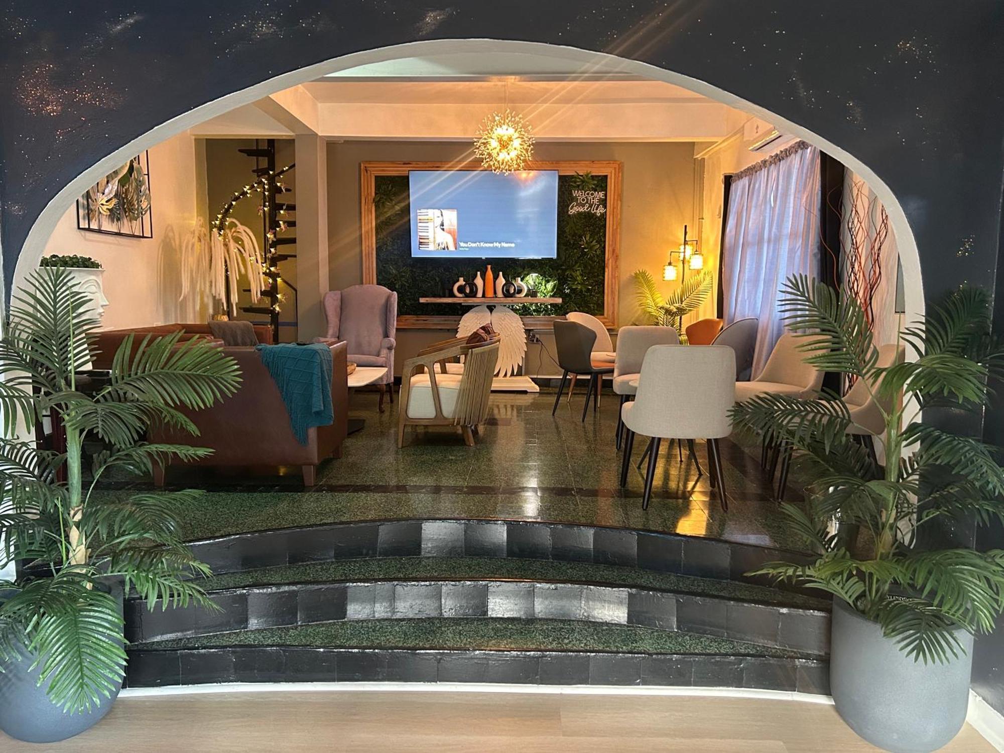 The Royal Nest Trinidad Bed & Breakfast Diego Martin Ngoại thất bức ảnh